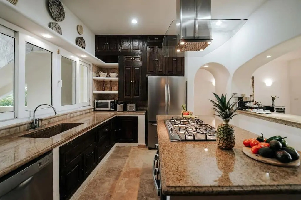 Villa Corona 6 BR Luxury Mansion