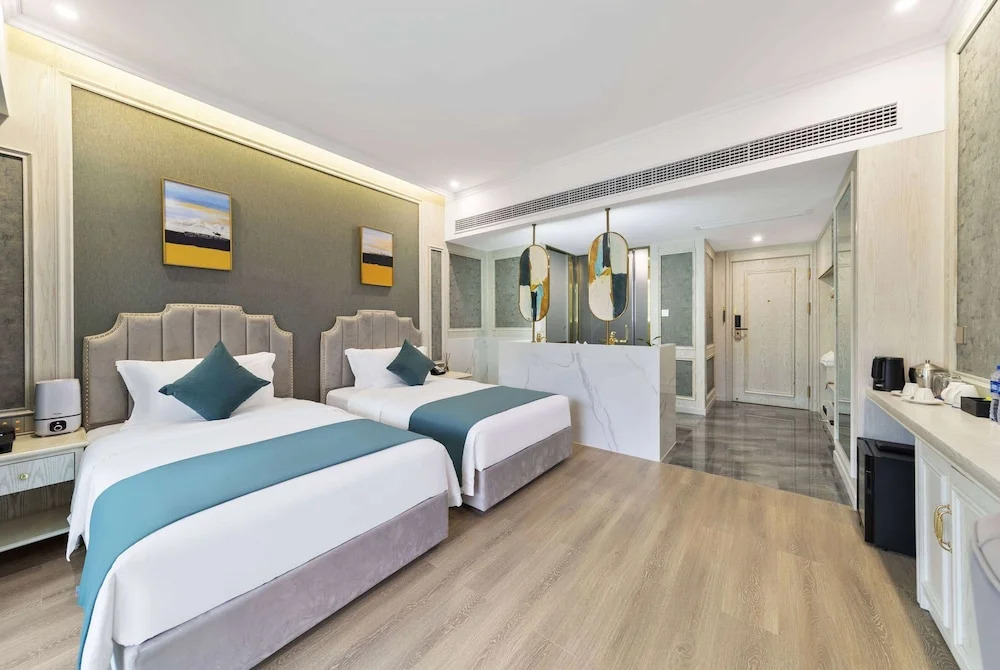 Howard Johnson by Wyndham Lake Serenity Hot Springs Xichang