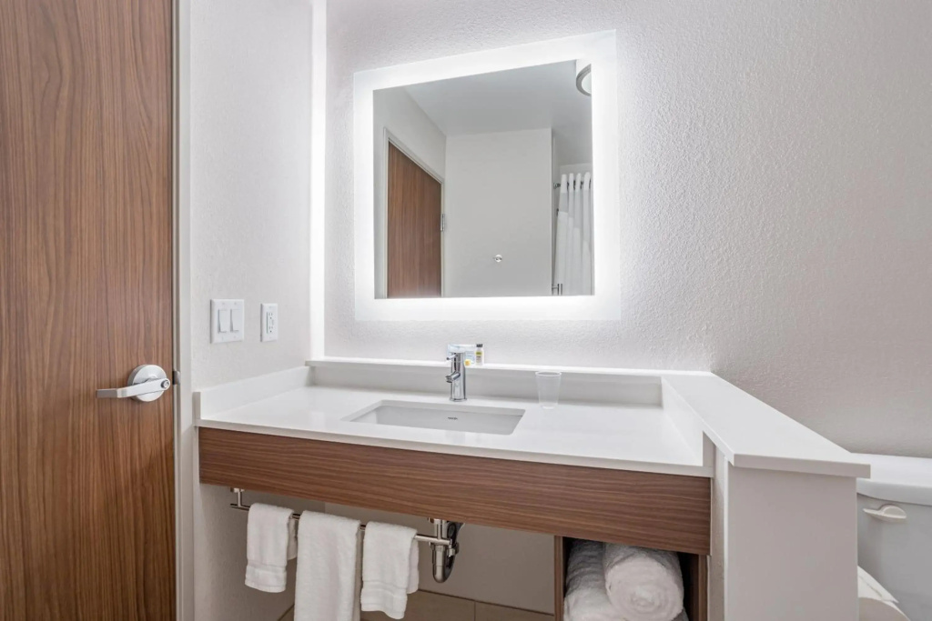 Holiday Inn Express & Suites Elkhart North by IHG