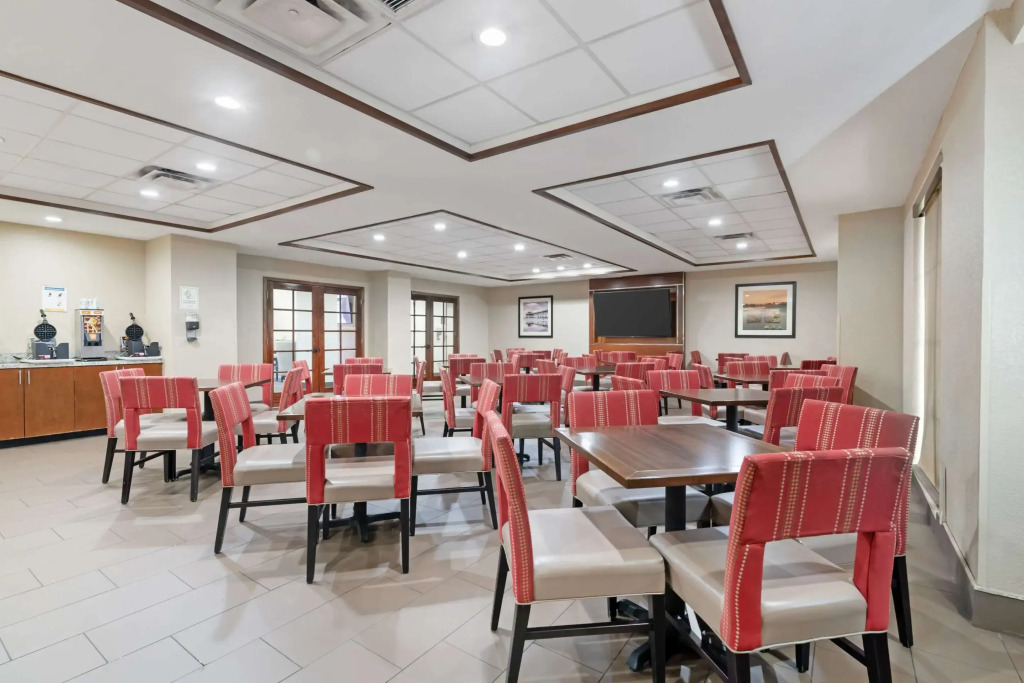 Comfort Suites Downtown