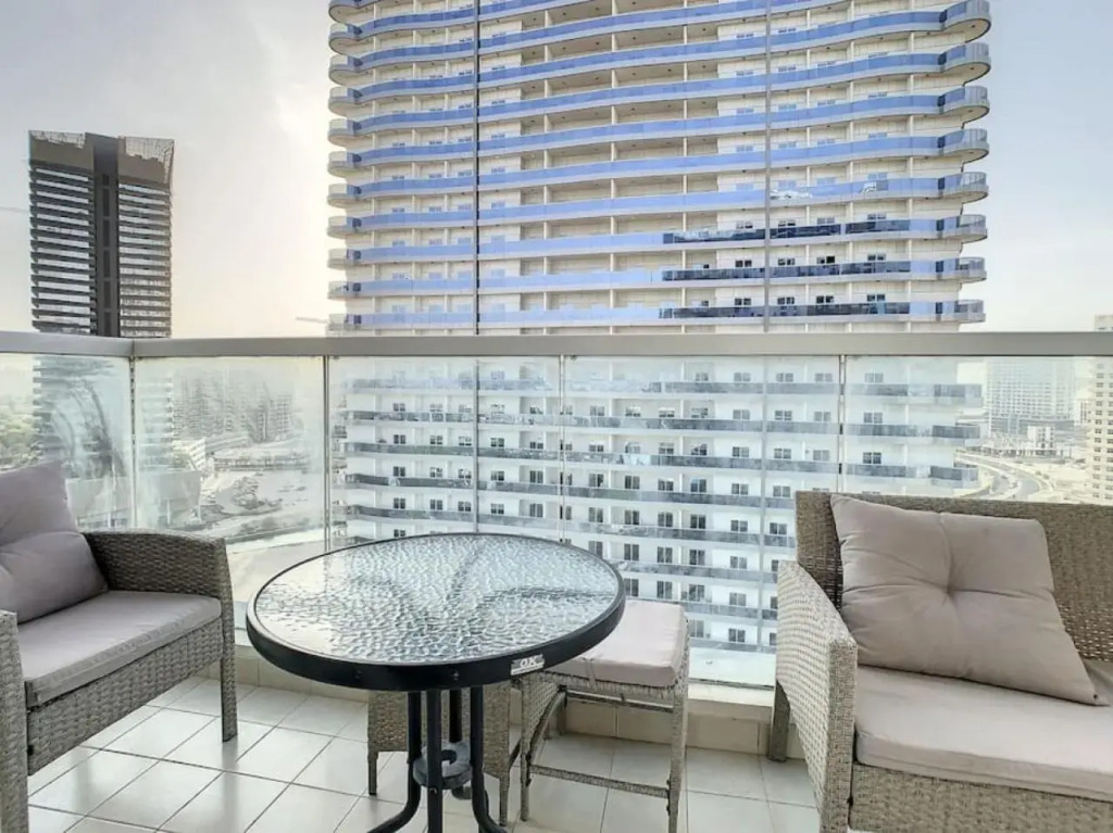 Key View - Red Residence