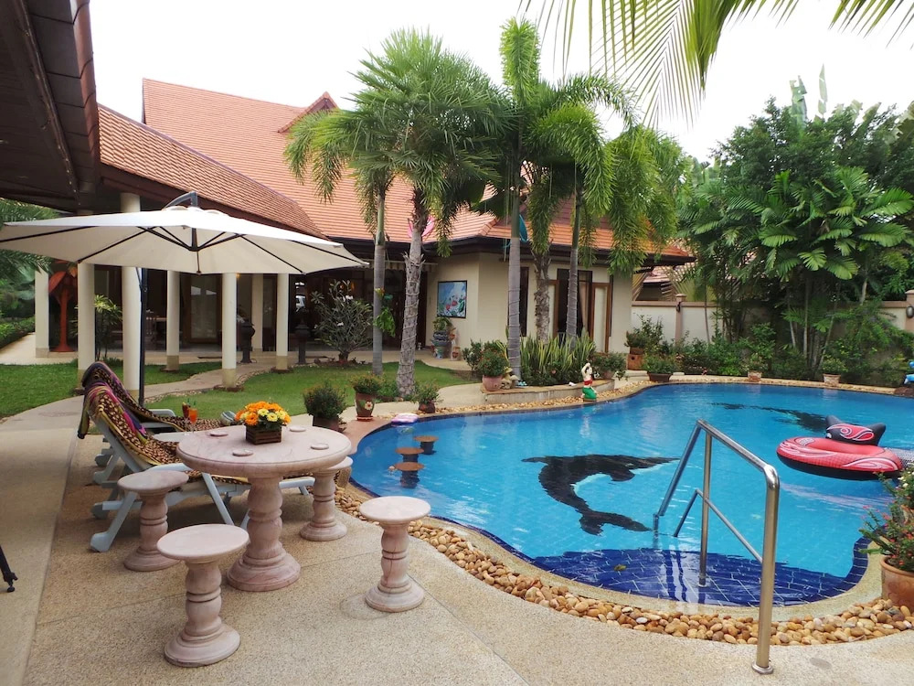 Relaxing Palm Pool Villa, Tropical Illuminated Garden Private Swimming Pool