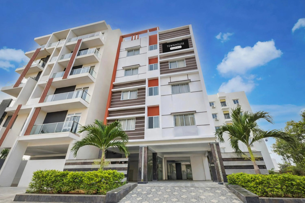 Super Townhouse Financial District Gachibowli Formerly Srinika Inn