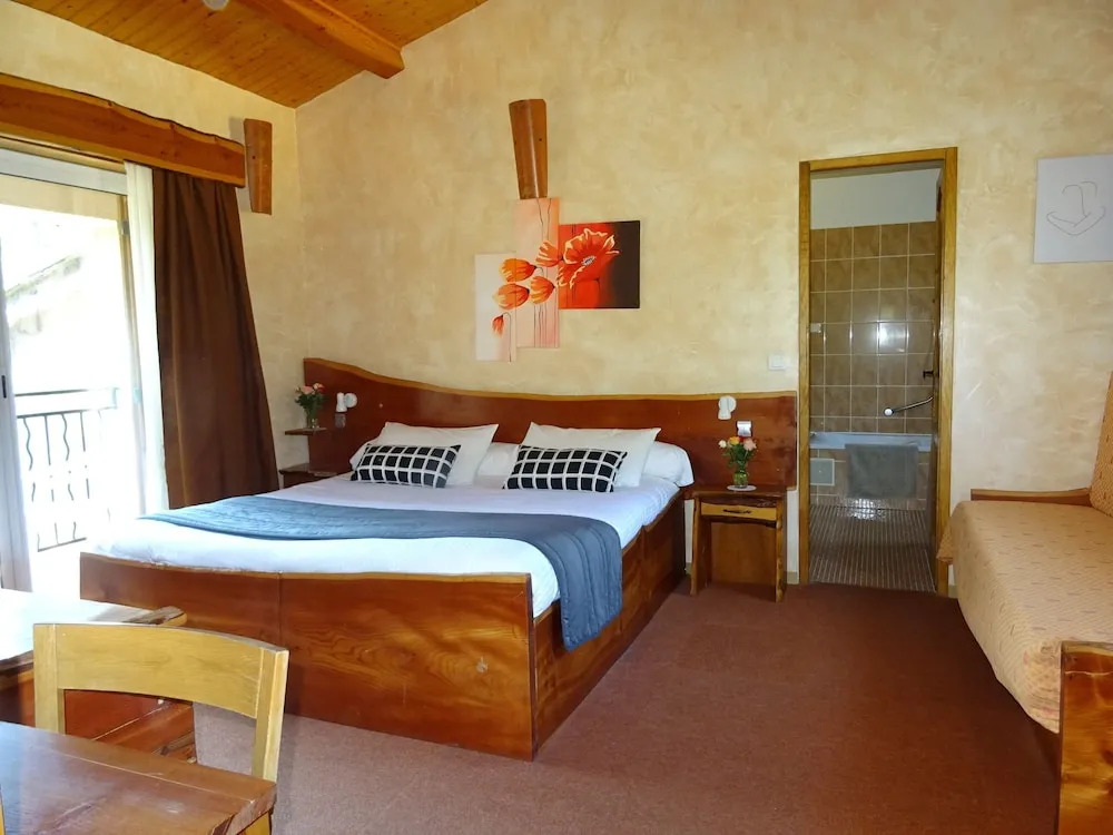 AU BOIS FLEURI Les Chambres dHôtes