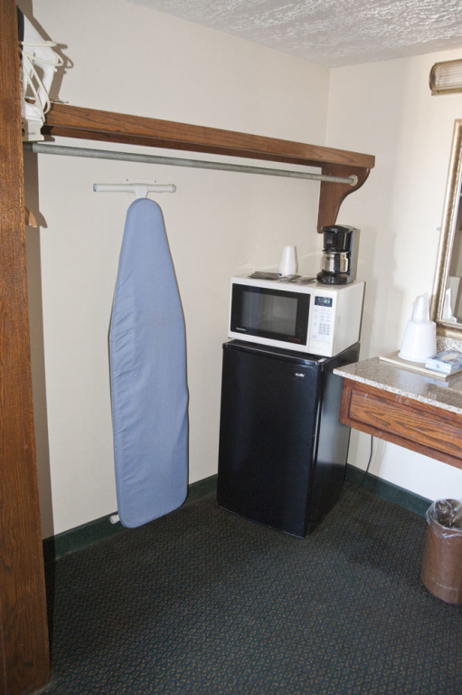 Victorian Inn & Suites
