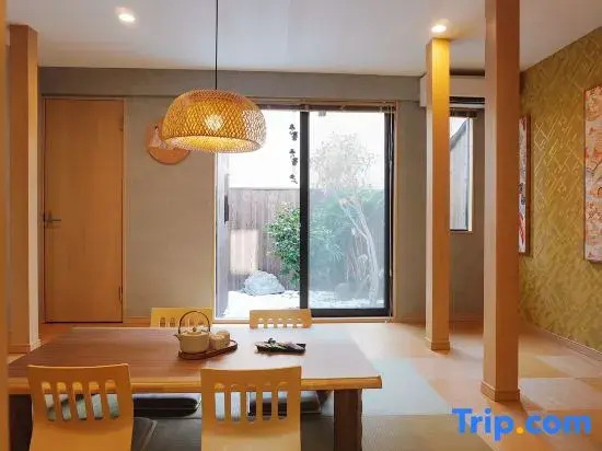「Jiayi」2-10 people 2 bedrooms 2 bathrooms 1 bathroom 1 living room 1 kitchen 1 garden