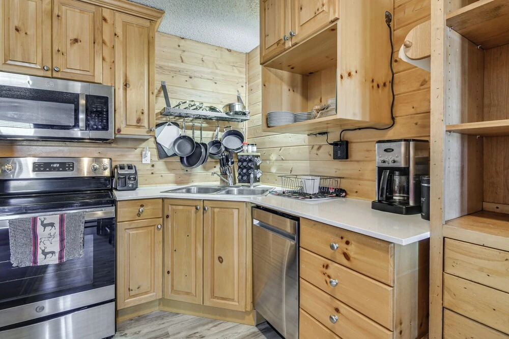 < 1 Mi to Granby Rodeo! Retreat w/ Pool & Hot Tub
