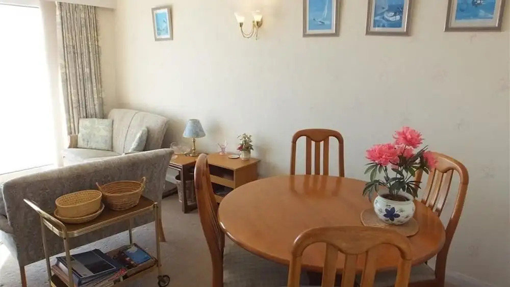 Strandways Court 9