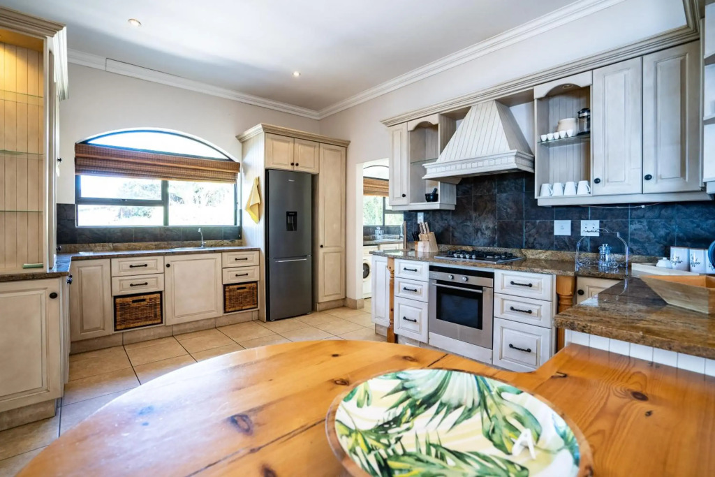 6 Bedroom Tuscan Styled Home in Umdloti Beach