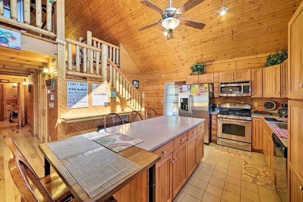 Garnerland in Luray Pet-friendly Cabin w/ Porch