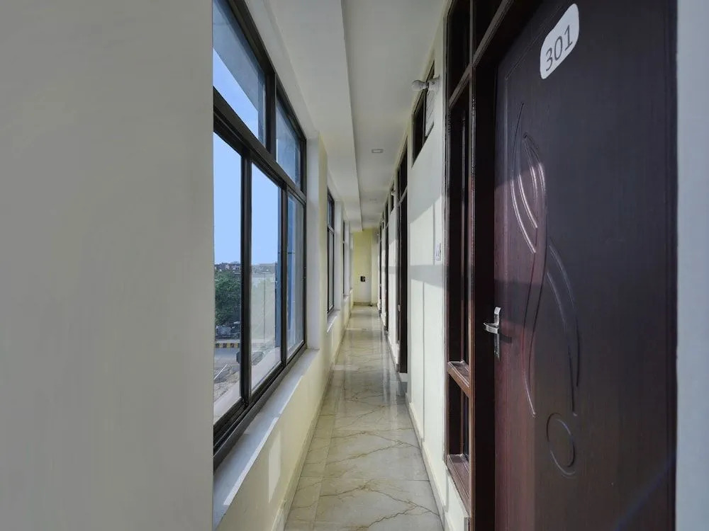 OYO 10969 Hotel US Residency