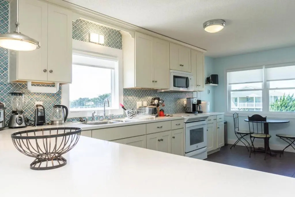 Breezy Oaks by Oak Island Accommodations