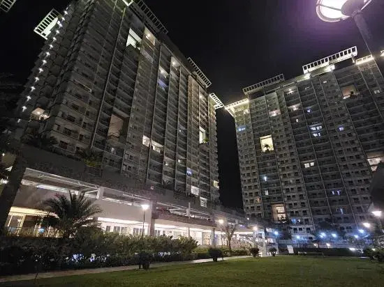 Verdon Parc Davao City with Balcony by darpm