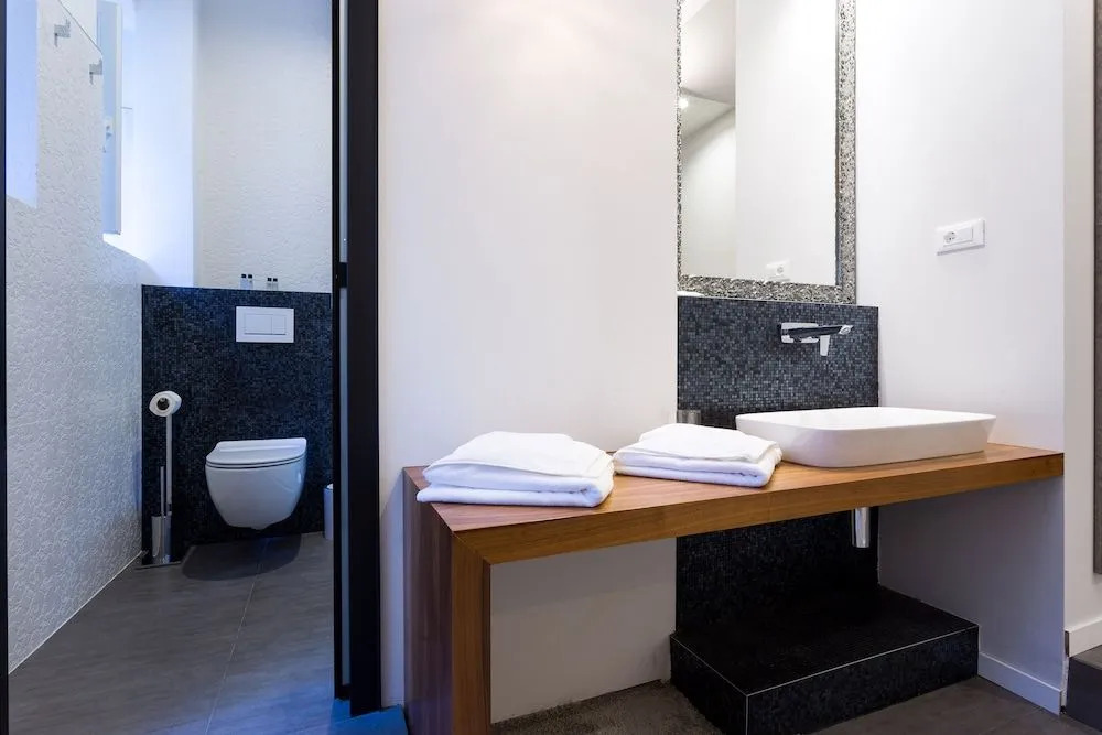 Starlight Luxury Suites