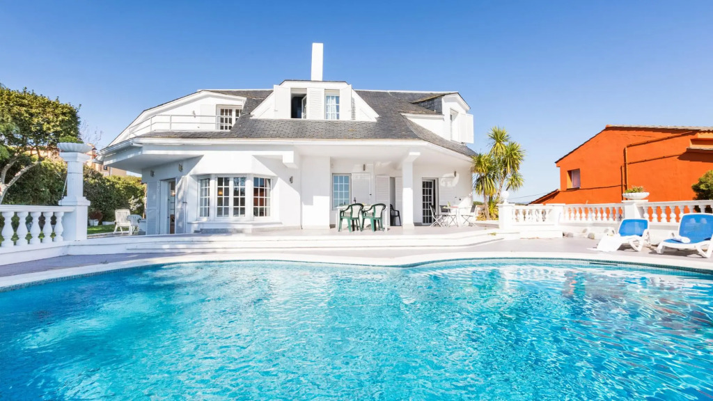 Montemare in Blanes with 5 bedrooms and 3 bathrooms
