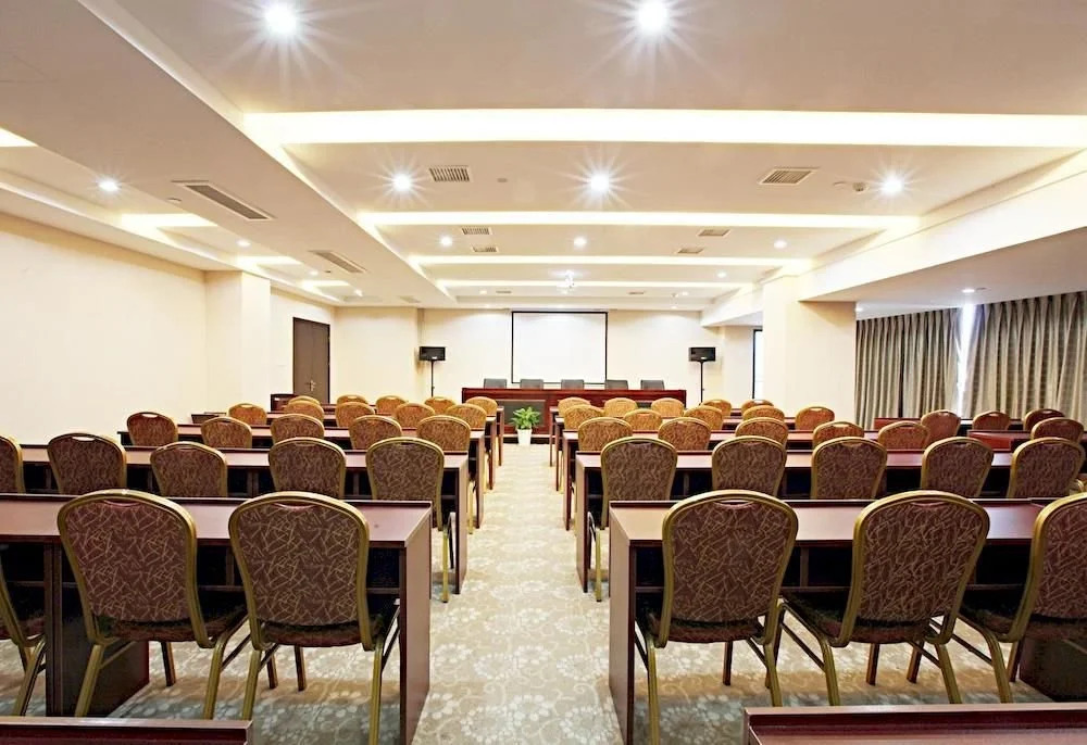 Ningbo Urban Elite Hotel (Yinzhou Wanda Plaza, Lishashang International Airport)