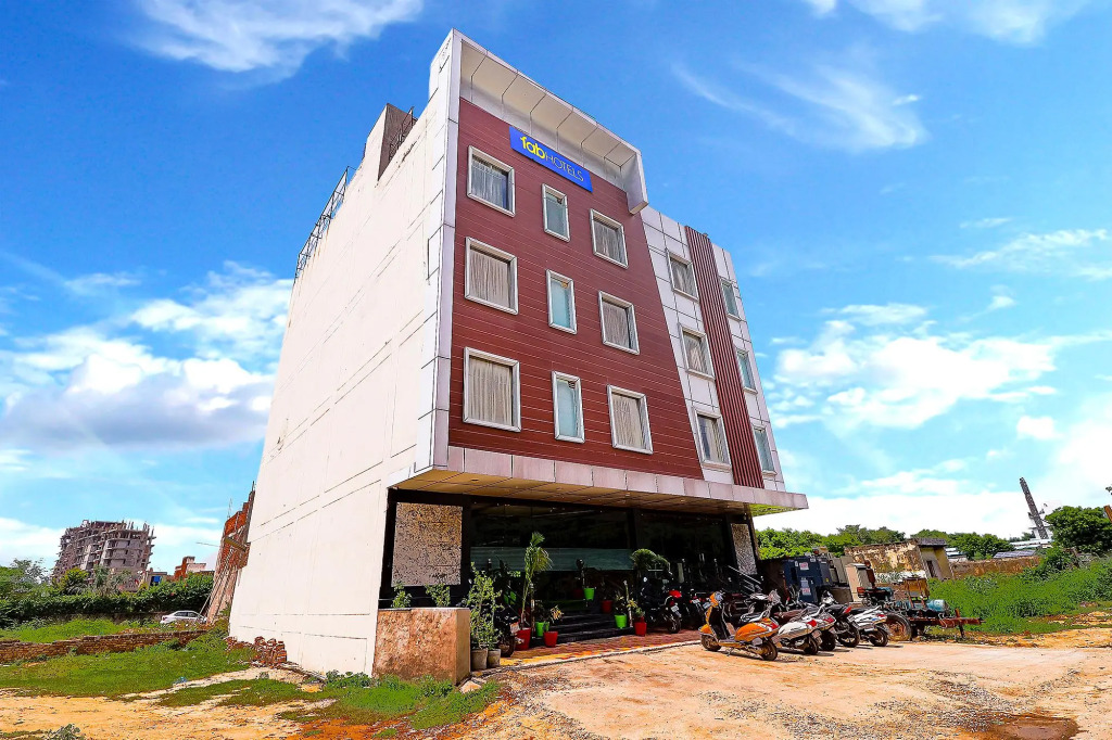 FabHotel World Link