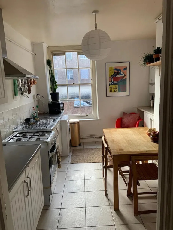 Charming 3-bed Apartment in London