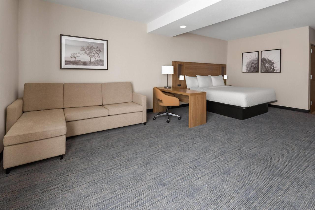 La Quinta Inn & Suites by Wyndham Phoenix West / Glendale