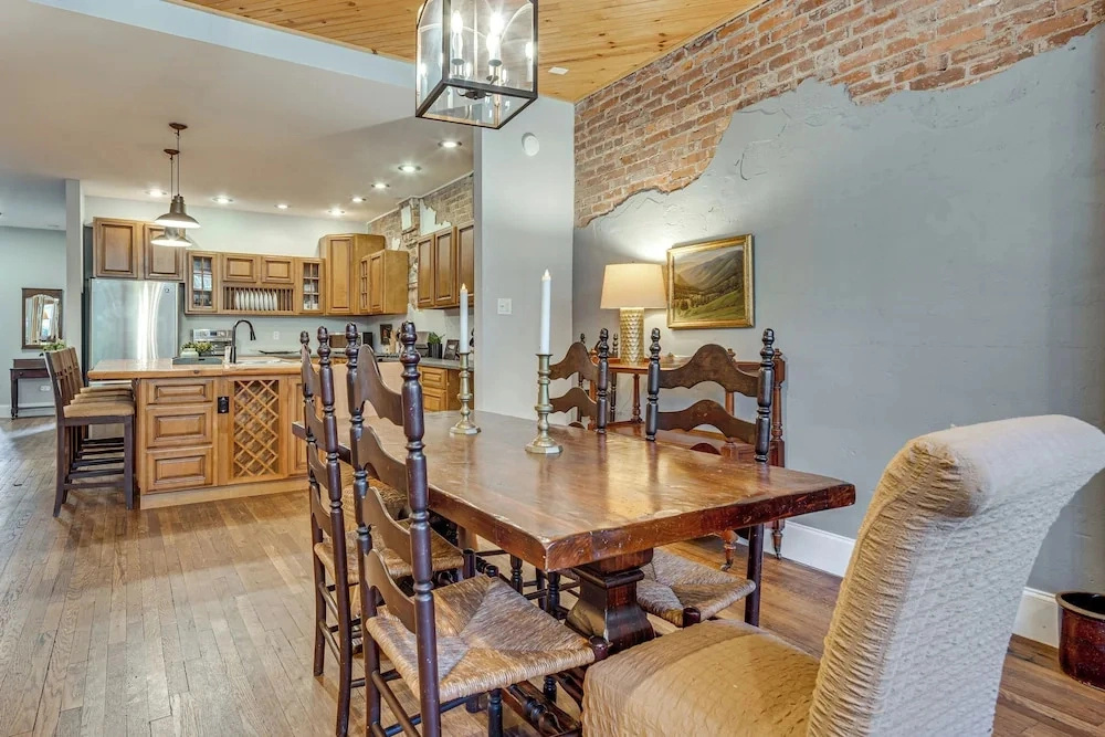 Private Hot Tub, Steps to Main St: Saluda Retreat