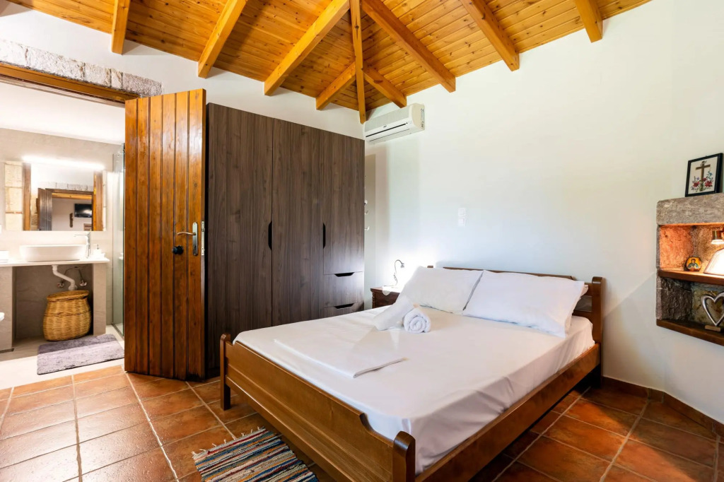 Petalidi Olive Garden Stone House near the beach
