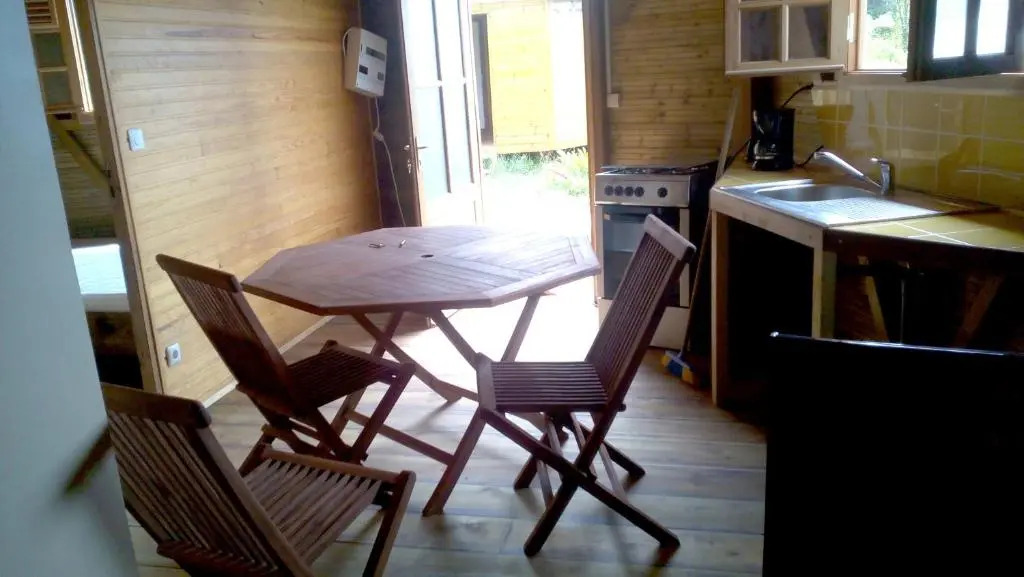 Bungalow charmant au Robert avec piscine partagée et jardin