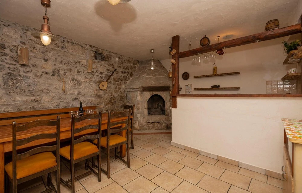 2 Bedroom Gorgeous Home In Baska Voda
