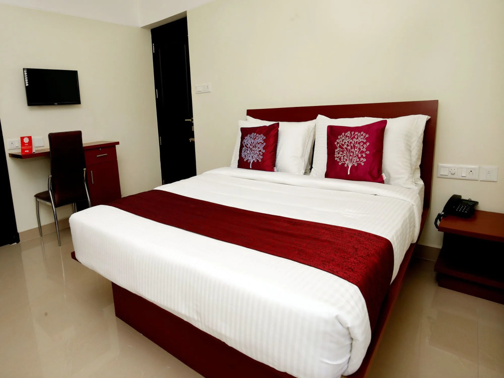 OYO Flagship 10051 Hotel Tyche Stays