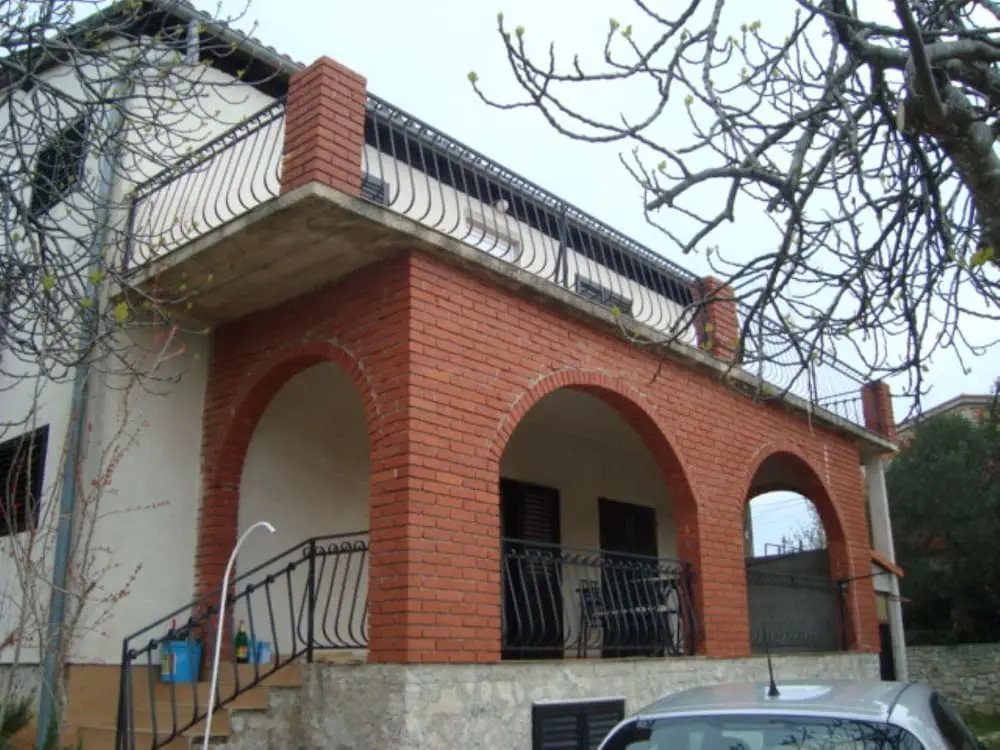 Lovely Apartment in Pirovac With Balcony