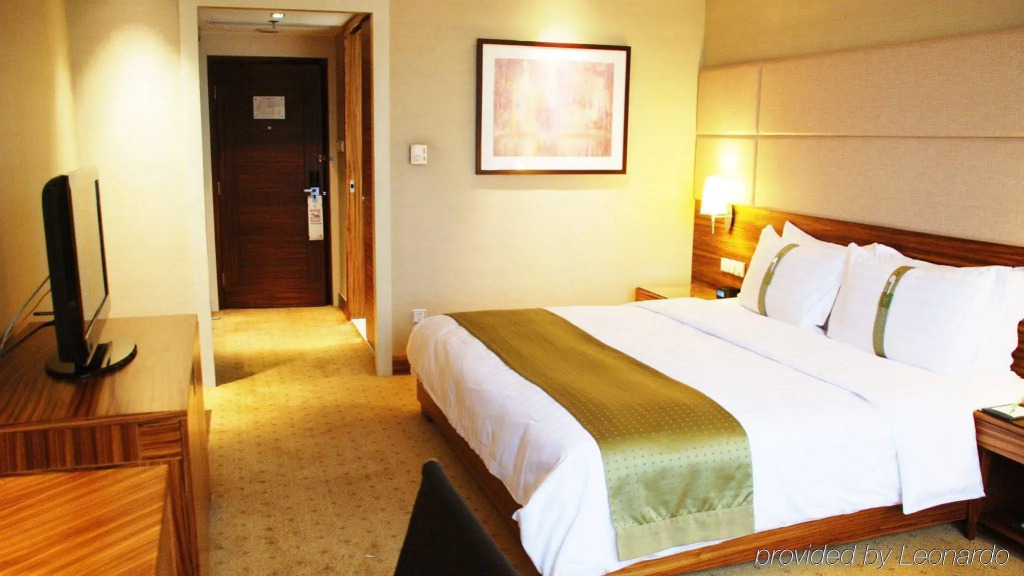 Holiday Inn Chongqing Guanyinqiao by IHG