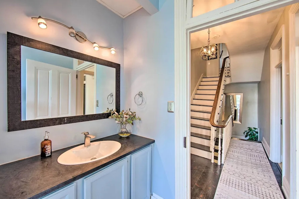 1 Mi to Dtwn: Historic Harrisburg Home