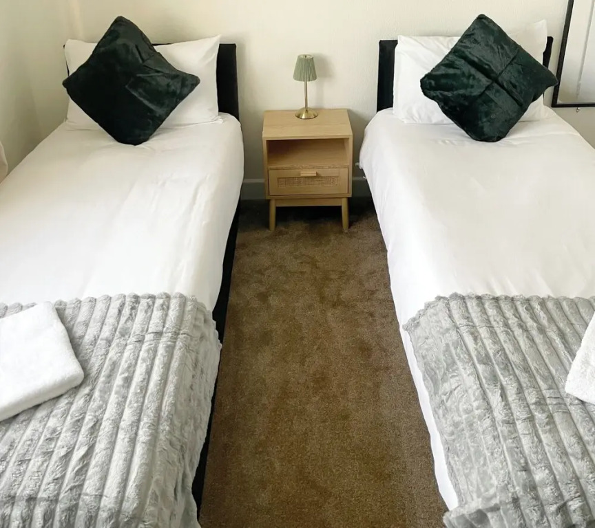 Your Home-from-home - Business & Families - 6 Beds