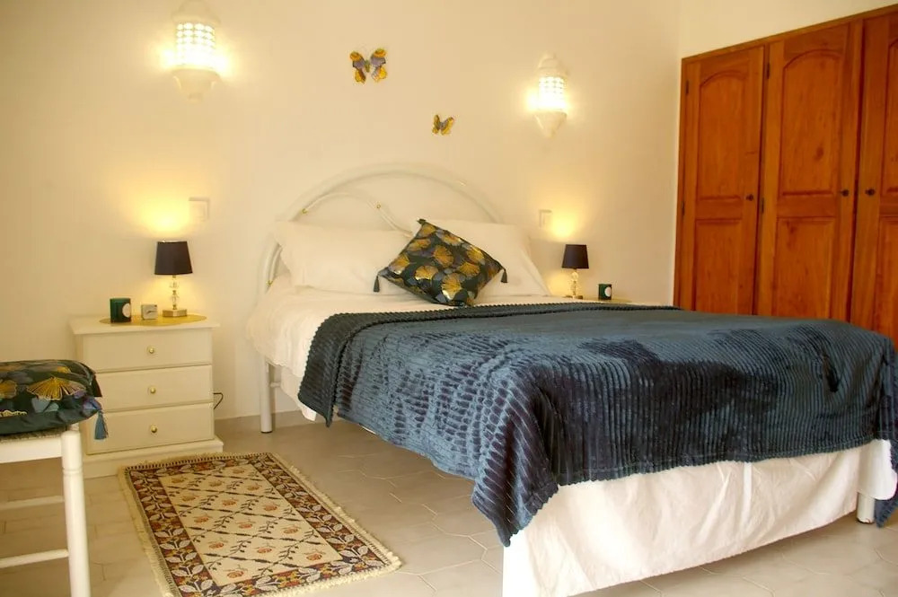 Lovely 2 Bedroom end Townhouse in Carvoeiro