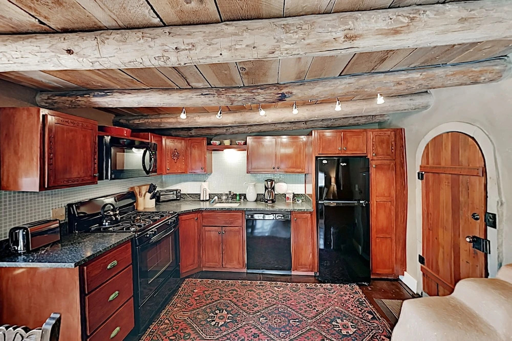 Luxe Casita W/ Kiva, Full Kitchen & Steam Shower 1 Bedroom Duplex