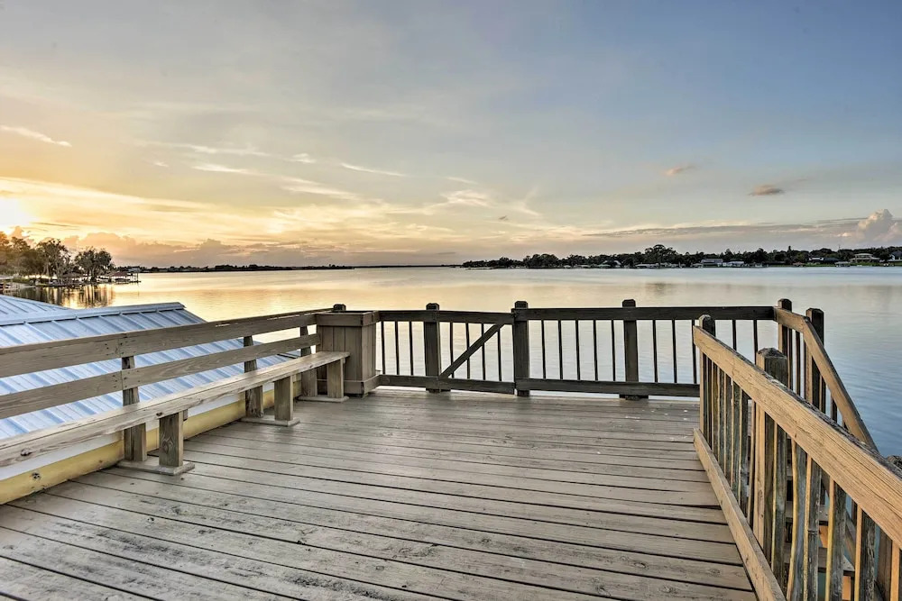 Lakefront Florida Retreat - Pool Table & Boat Dock