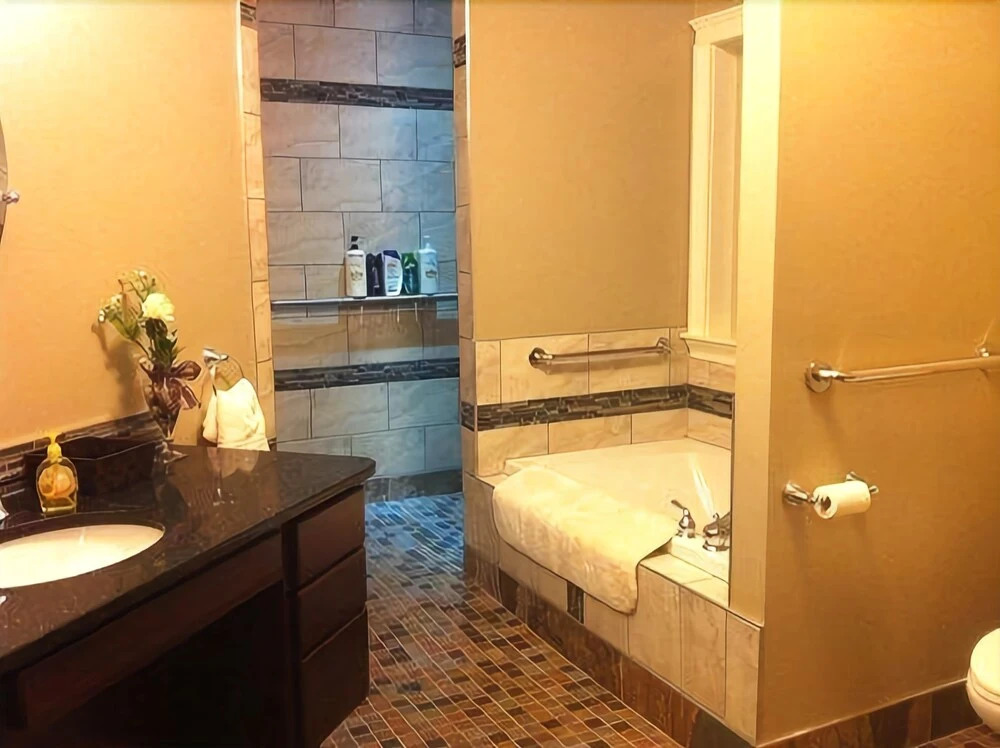 Noble House Suites