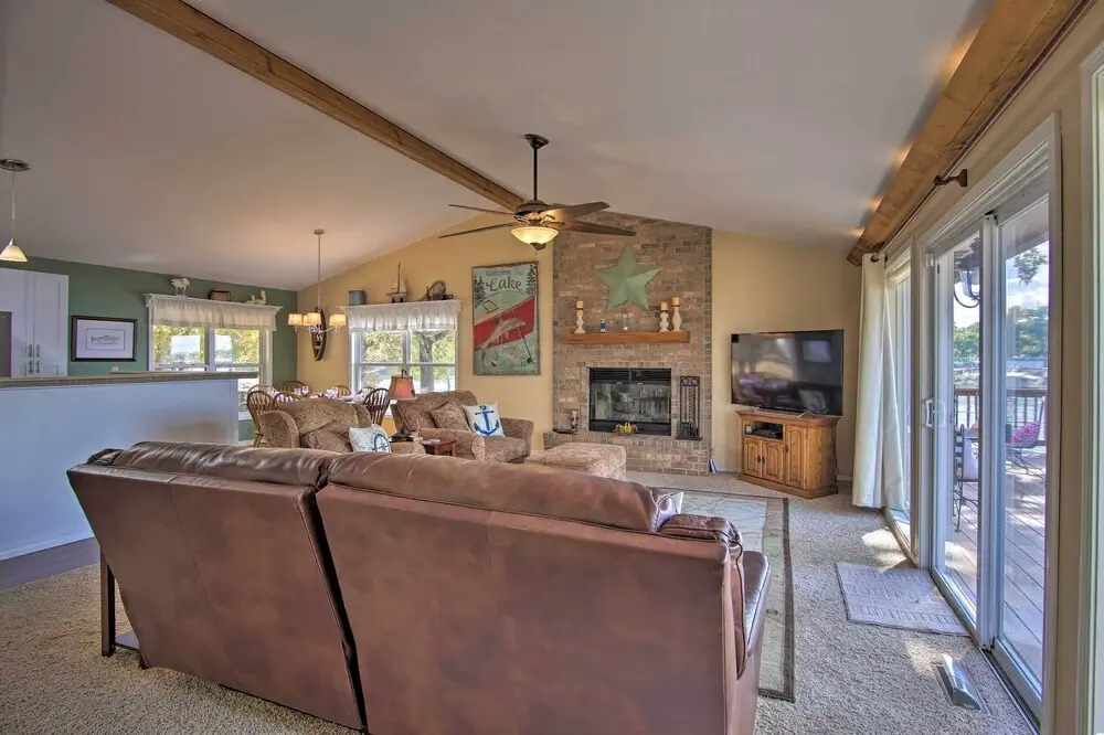 Lakefront Home w/ Shared Boat Ramp in Grove!