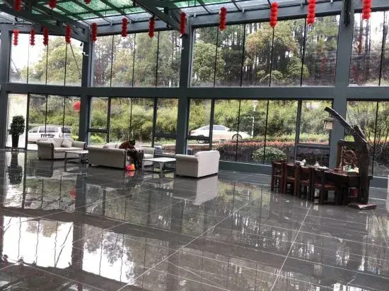 Minggang Grand Hotel (Ceramic University Xianghu Campus)
