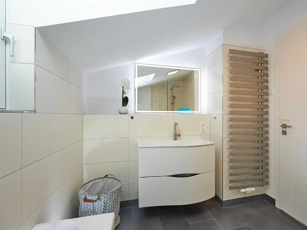 Villa "Düne 4" in Binz - WG7 "Strandmuschel" mit Balkon strandnah
