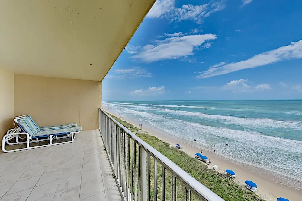 Walkable Gulf-front Perch: Oversize Balcony & Pool 2 Bedroom Condo