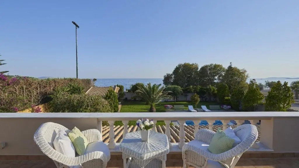 Luxury 4 Bdrm Villa with Pvt Pool on the beach