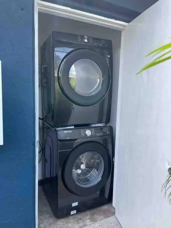 Musicians Lounge - 2 BR With Parking Asssigned