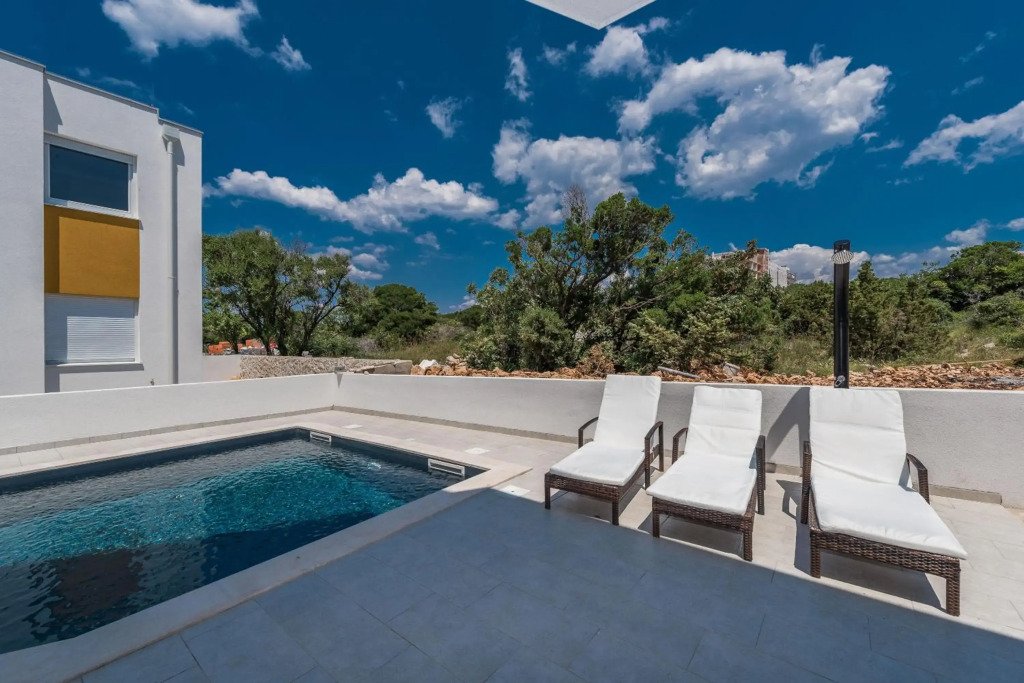 Villa Adria 3 luxury apartment with a pool