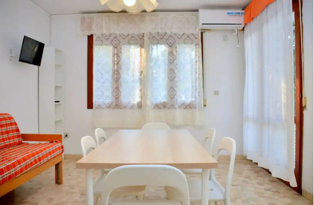 Cozy villa 250 metres from the beach