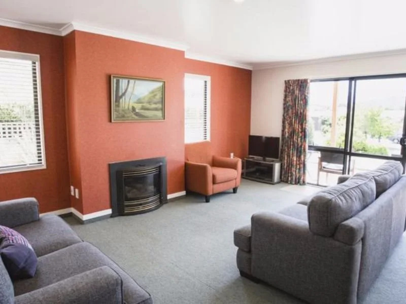 Apollo Lodge and Apartment