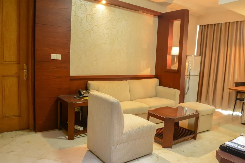 Big 1 Bedroom Park Royale Apartment By Travelio