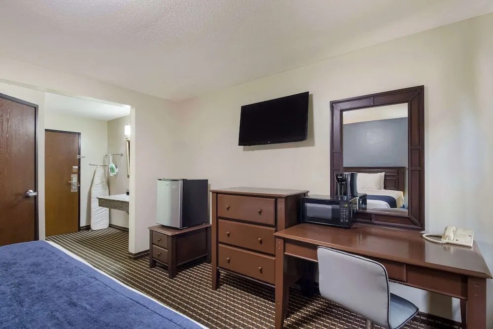 OYO Townhouse Houston Airport North