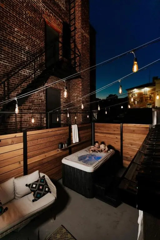 48 King West Boutique Hotel