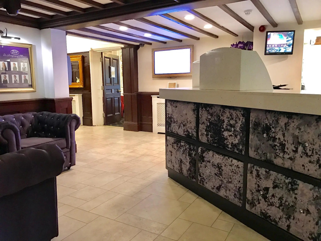 De Rougemont Manor Hotel & Suites