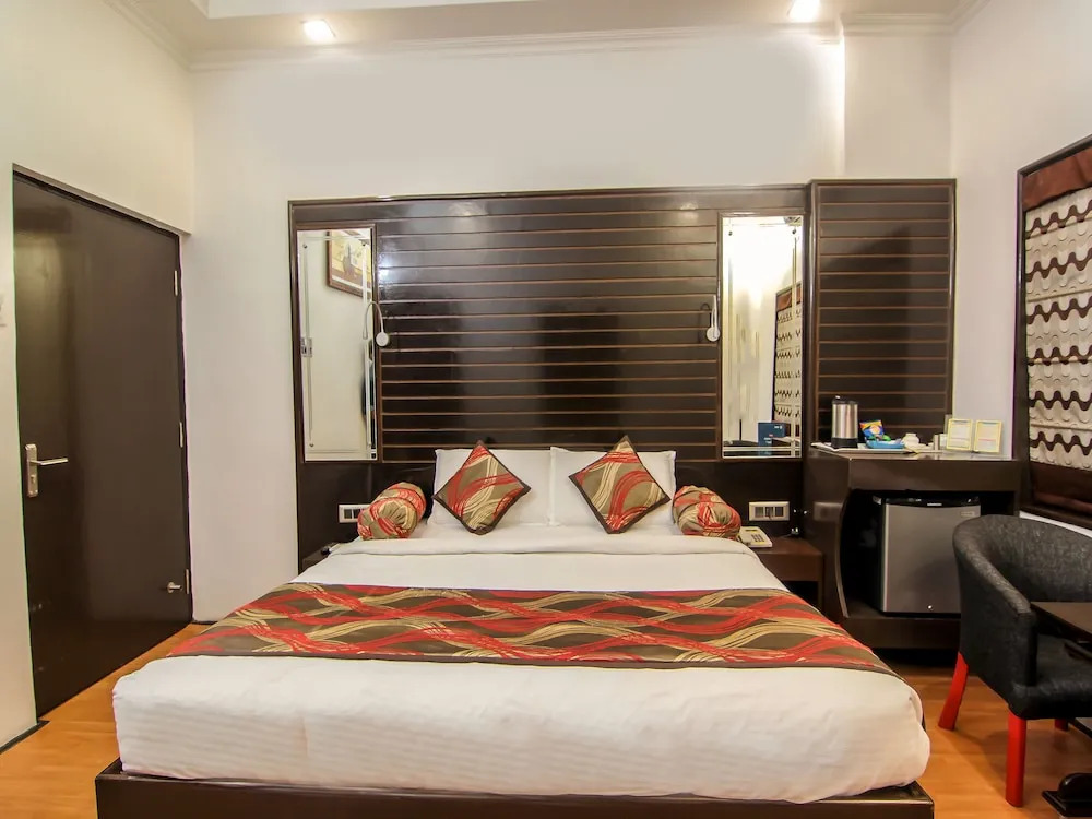 OYO 9242 Le-Leisure Hotel